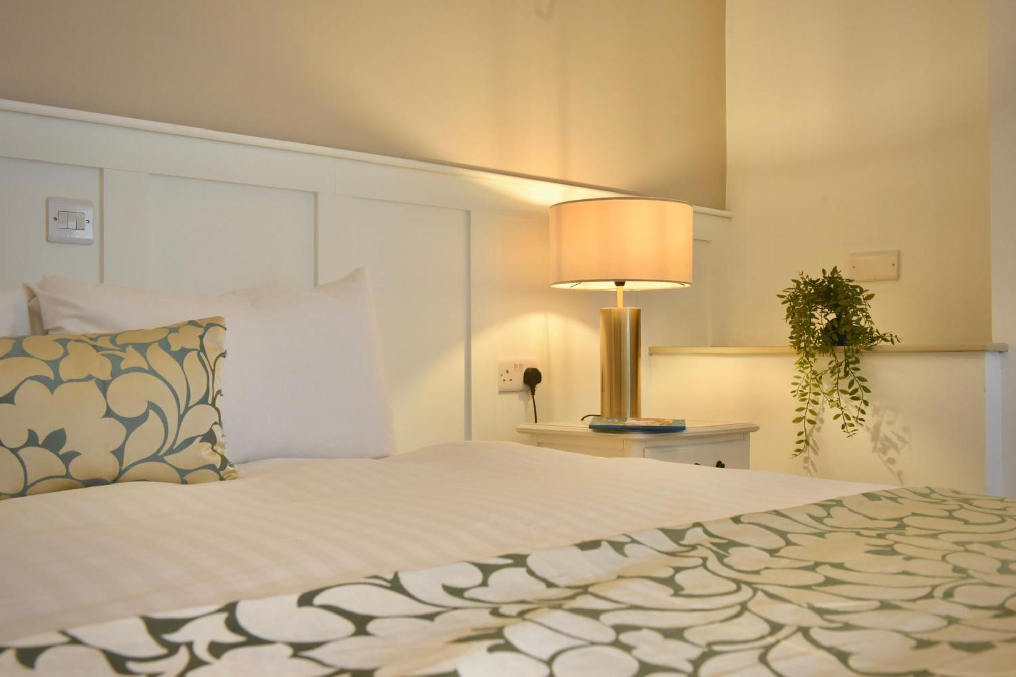 וורנפוינט The Lough & Quay Accommodation Town Centre מראה חיצוני תמונה