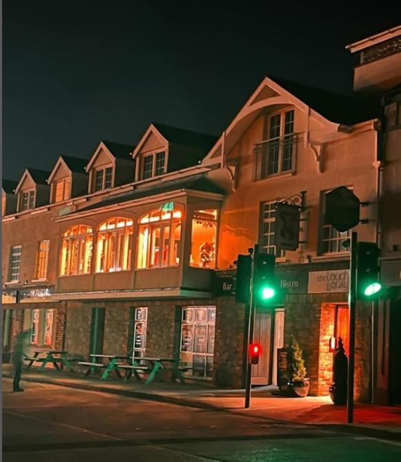 וורנפוינט The Lough & Quay Accommodation Town Centre מראה חיצוני תמונה